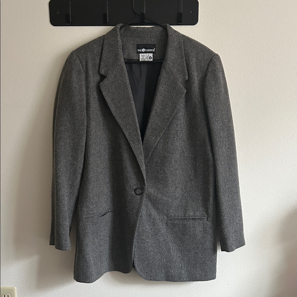 Classic Sag Harbor Gray Wool Blend  One Button Single Breasted Blazer Jacket. 16